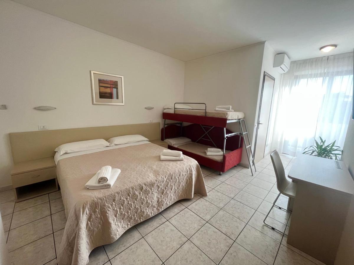 Hotel Rosen Garden Milano Marittima Esterno foto