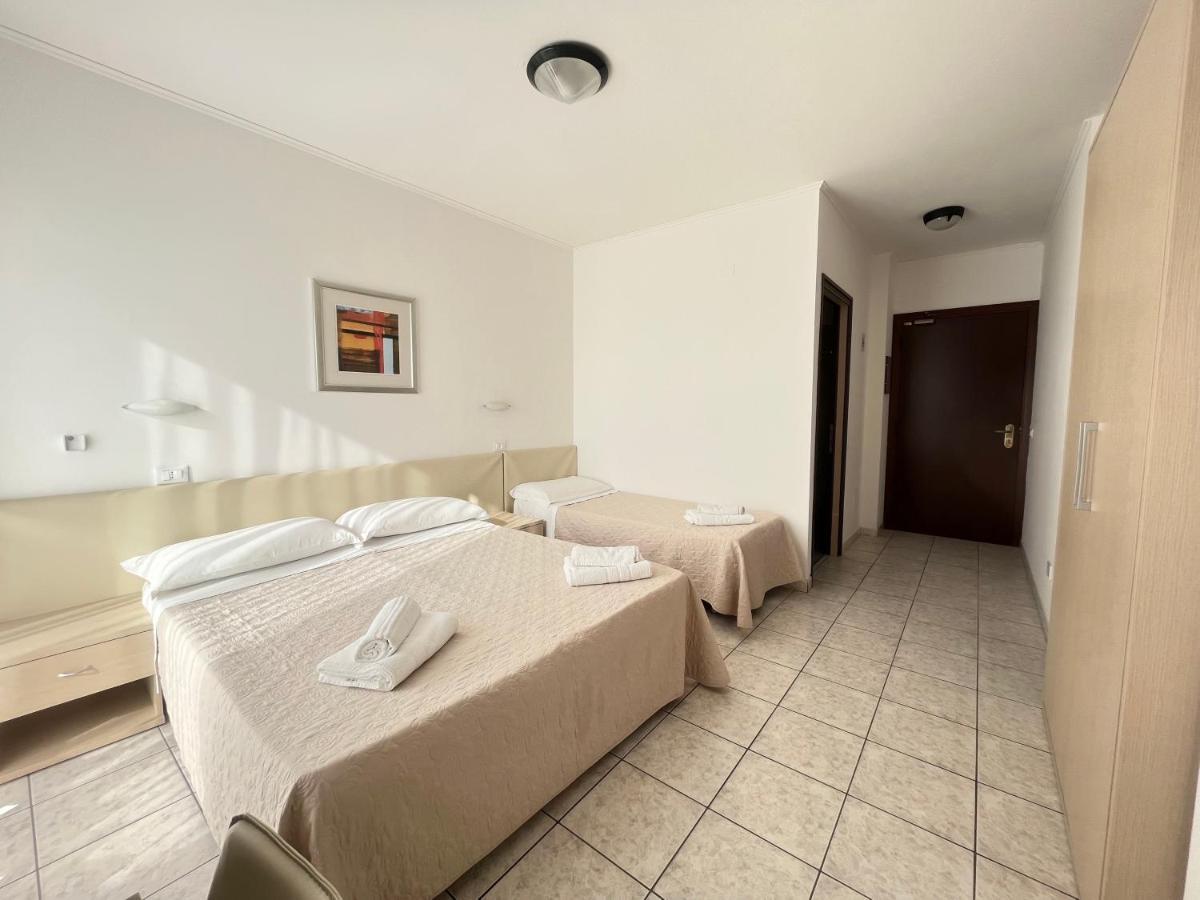 Hotel Rosen Garden Milano Marittima Esterno foto