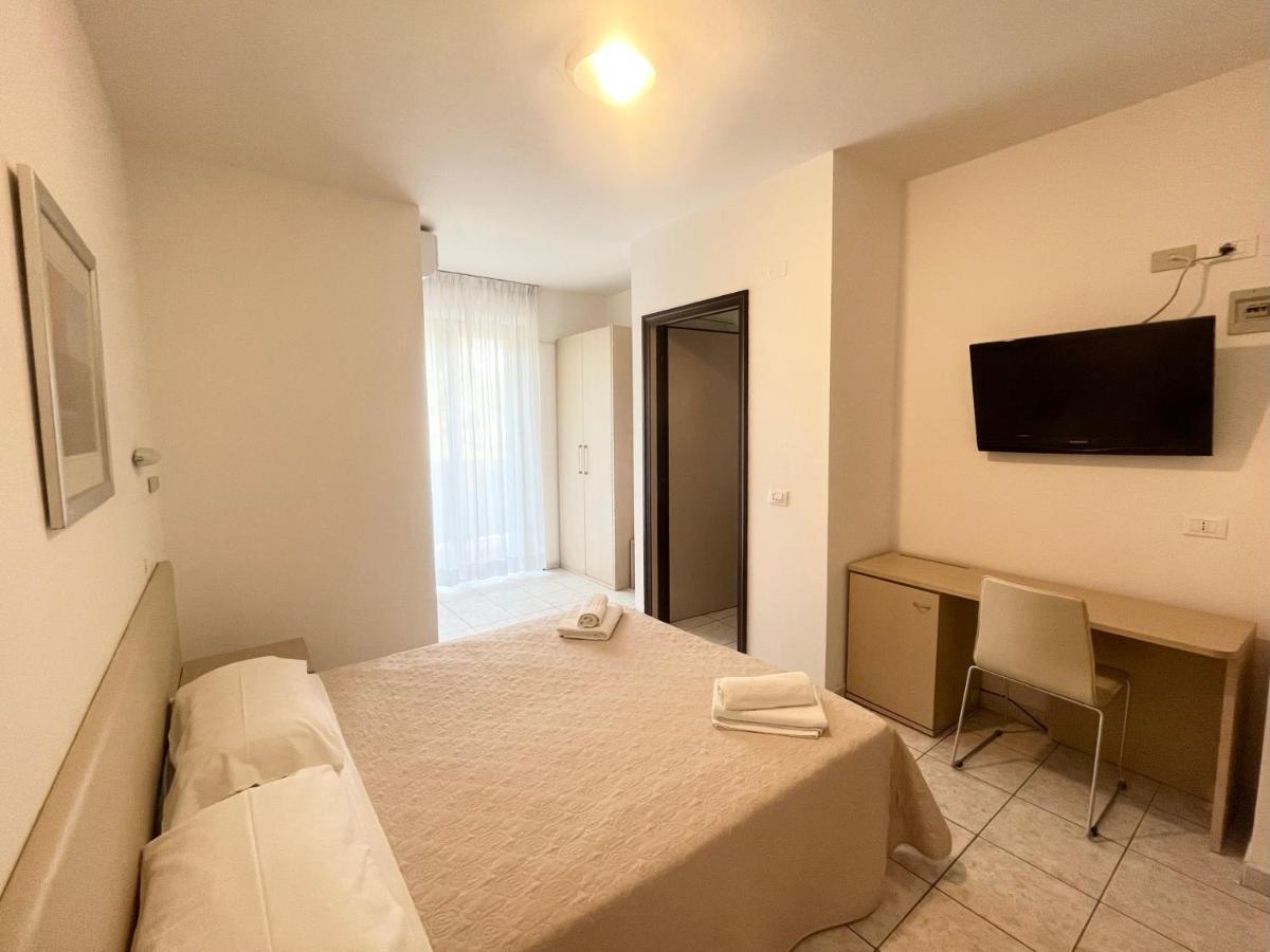 Hotel Rosen Garden Milano Marittima Esterno foto